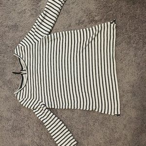 Black and white striped 3/4 sleeve shirt